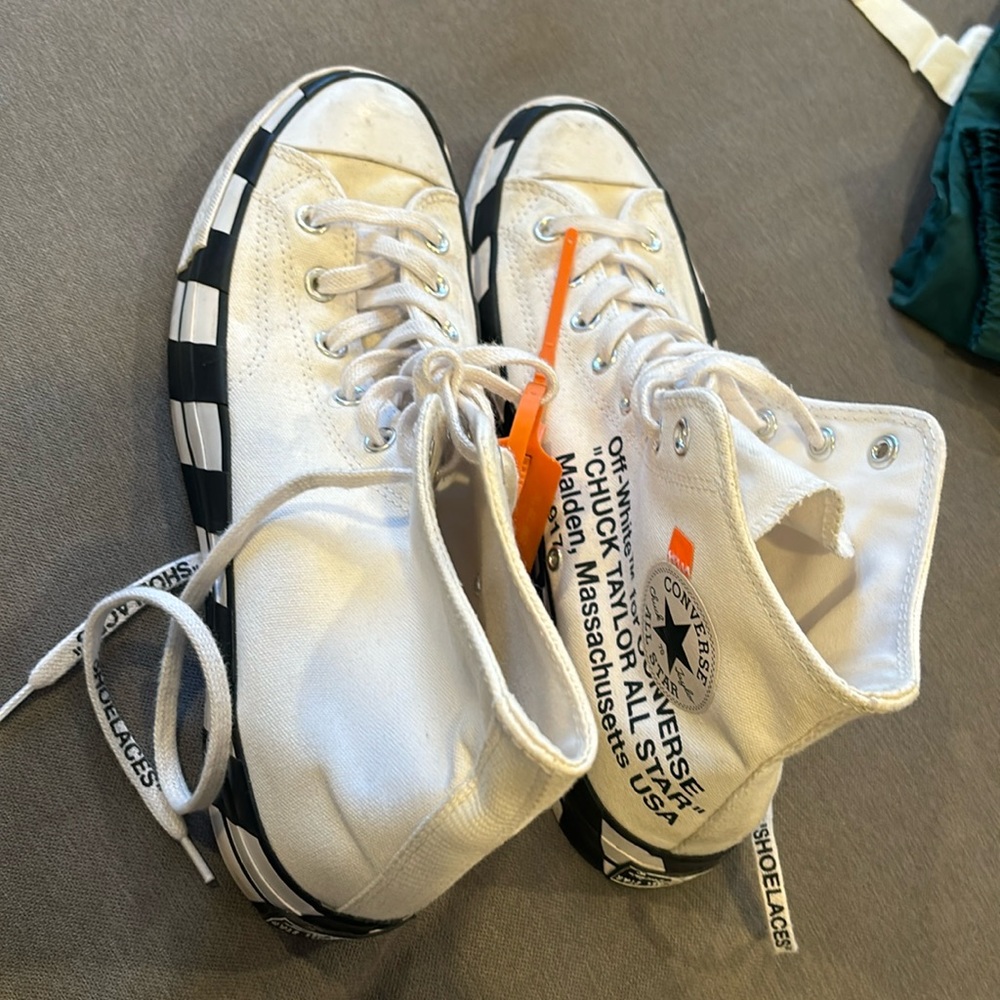 OFF WHITE Converse. 100% Authetic. Men’s size 10.5 (eu 44.5) Great condition